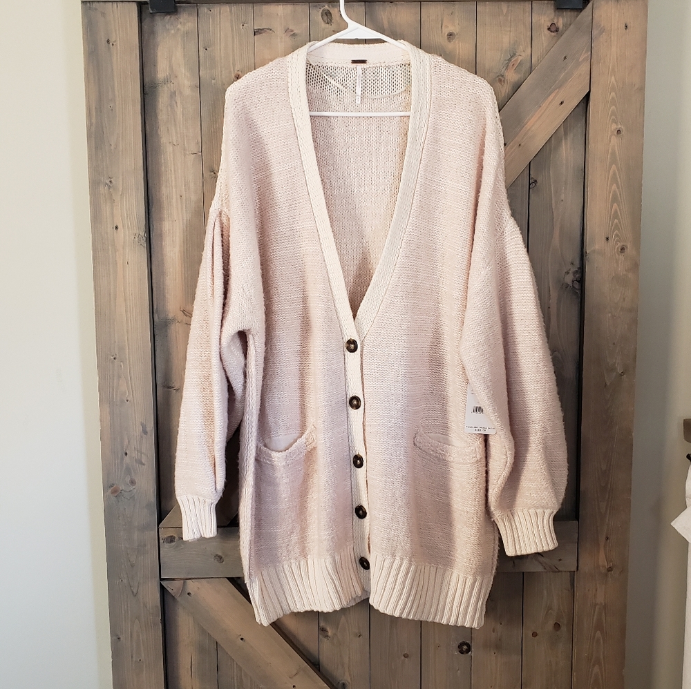 SOLD! Free People Oversized Cardigan size Medium - Picture 4 of 13